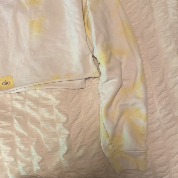 Alo Yoga sweatshirt size medium - only worn once - Picture 5 of 6